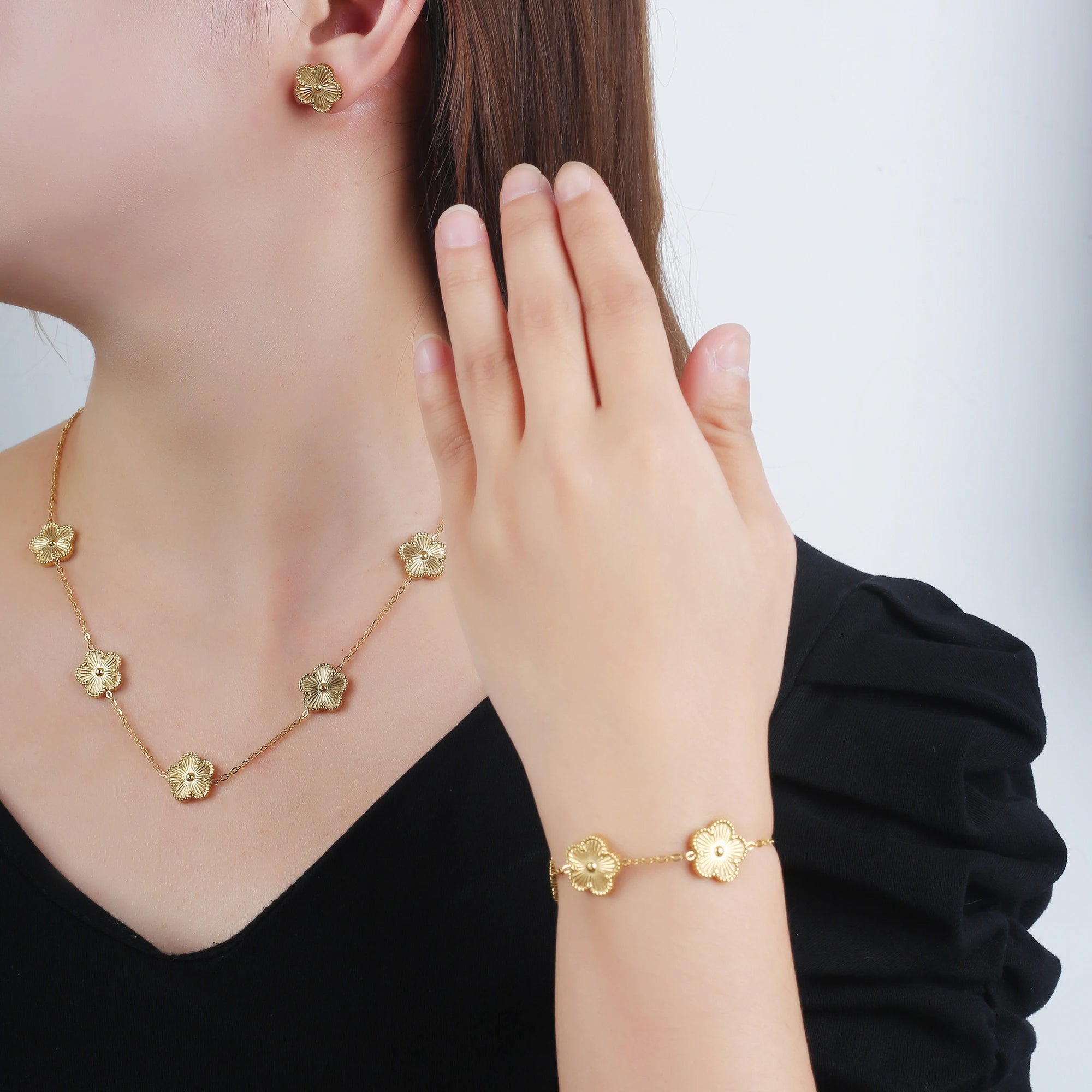 Fleur de Grace – 18K Gold Plated Clover Jewelry Set