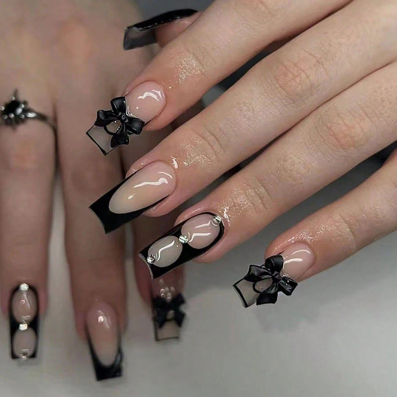 24PCS Halloween Mummy Fake Nails – Short Square, Full Coverage, Cute Press-On