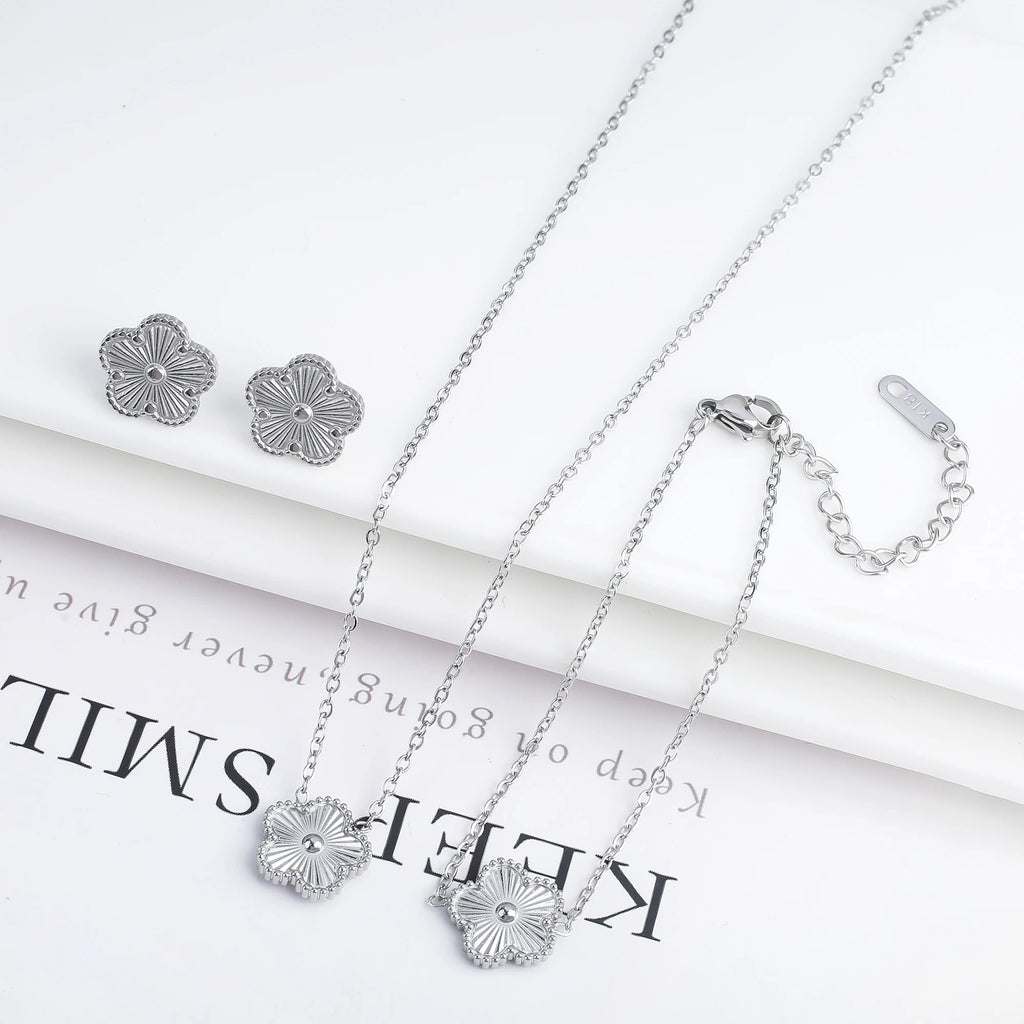Fleur de Grace – 18K Gold Plated Clover Jewelry Set