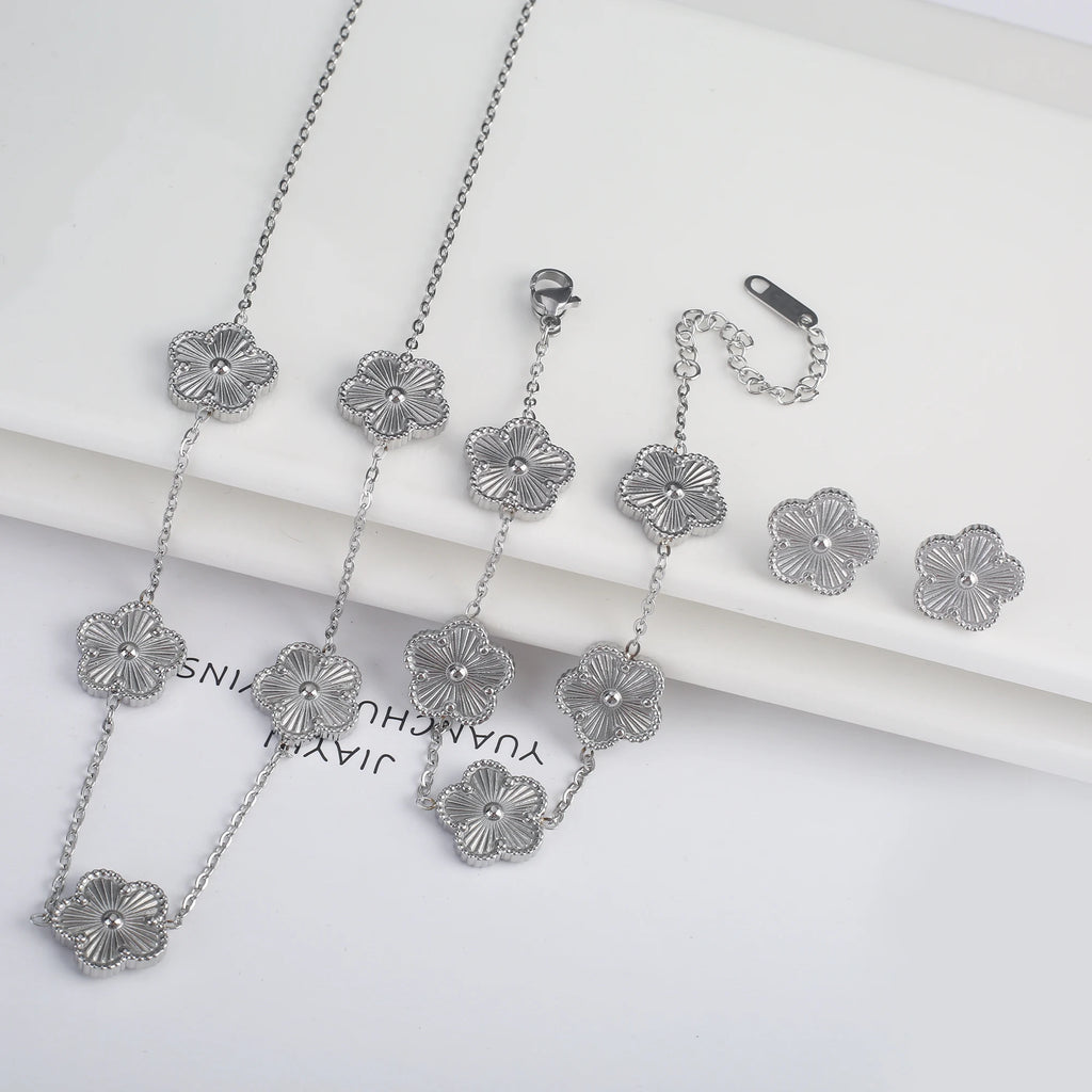 Fleur de Grace – 18K Gold Plated Clover Jewelry Set