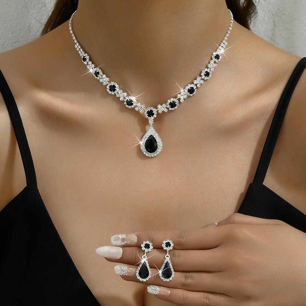 Goutte de Cristal – 3-Piece Necklace & Earrings Set