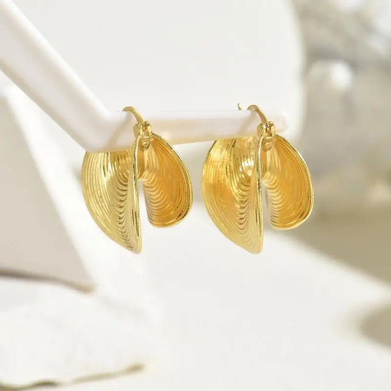Éventail Doré – Geometric Drop Earrings