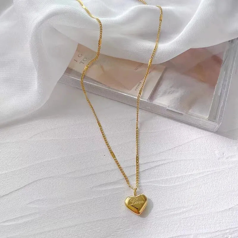 Coeur Pêche – Gold Love Pendant Necklace
