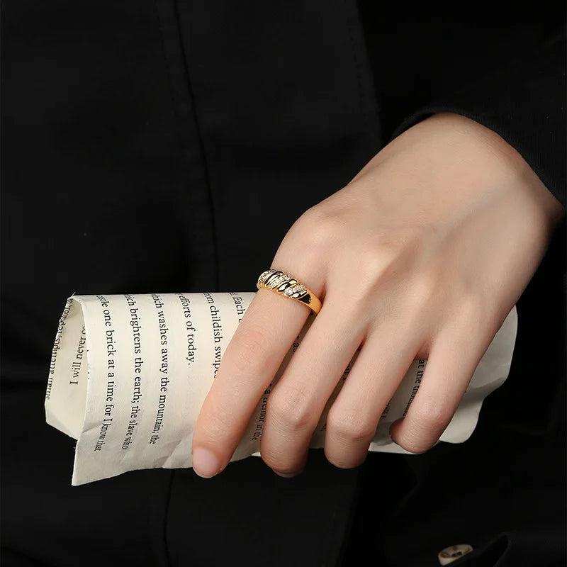 ZHOUYANG Vintage Gold Chunky Croissant Ring for Women
