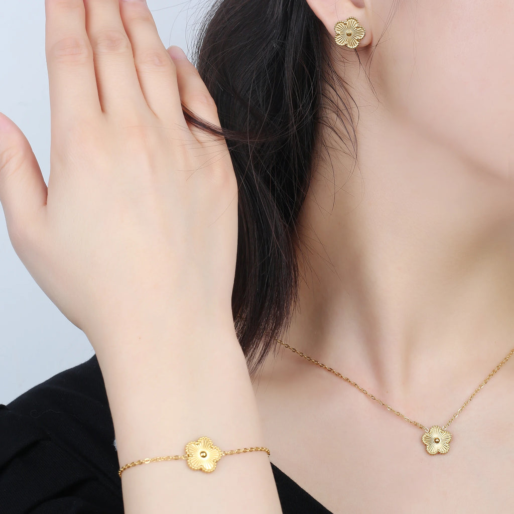 Fleur de Grace – 18K Gold Plated Clover Jewelry Set