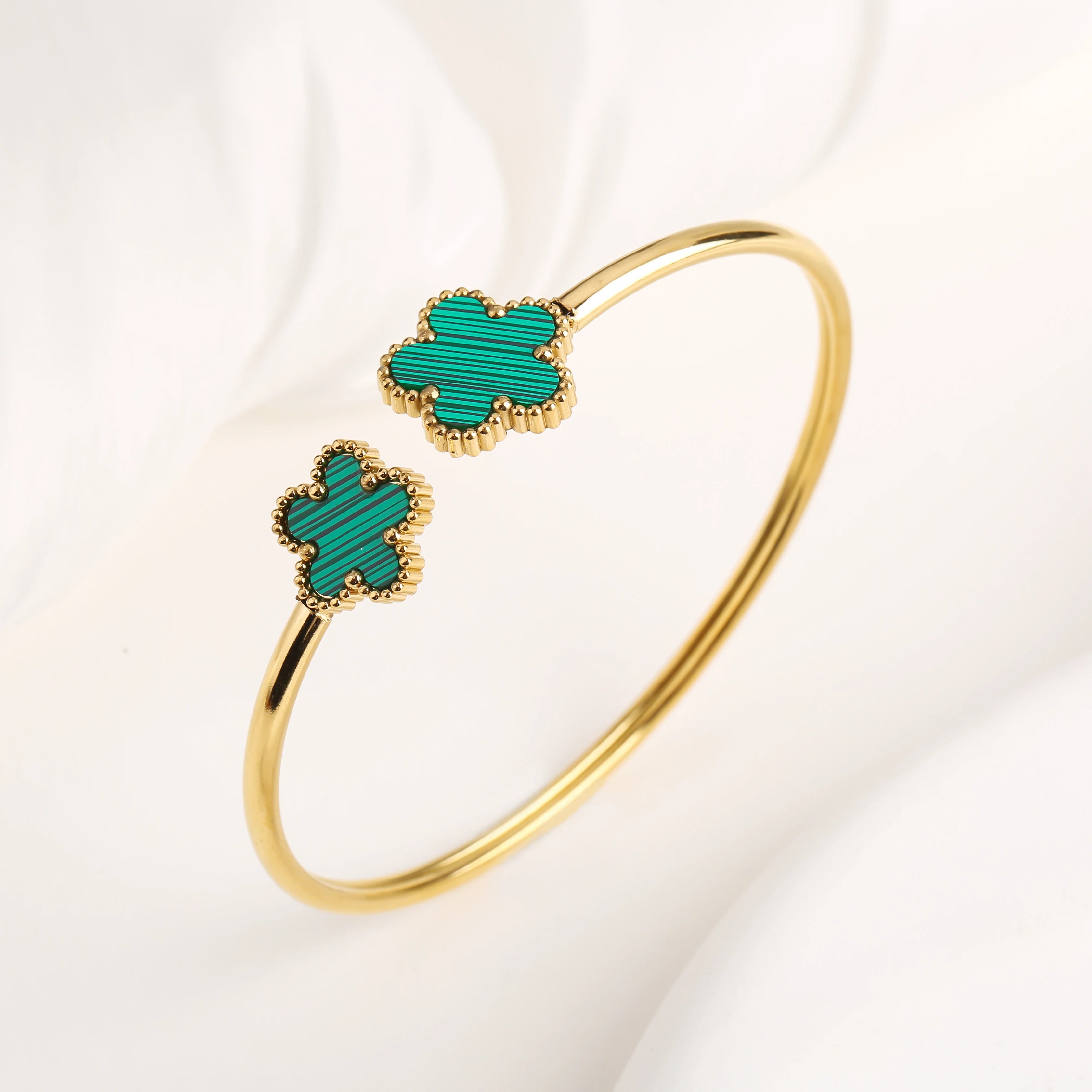 Adjustable Five-Leaf Flower Open Bangle – Gold-Plated Stainless Steel
