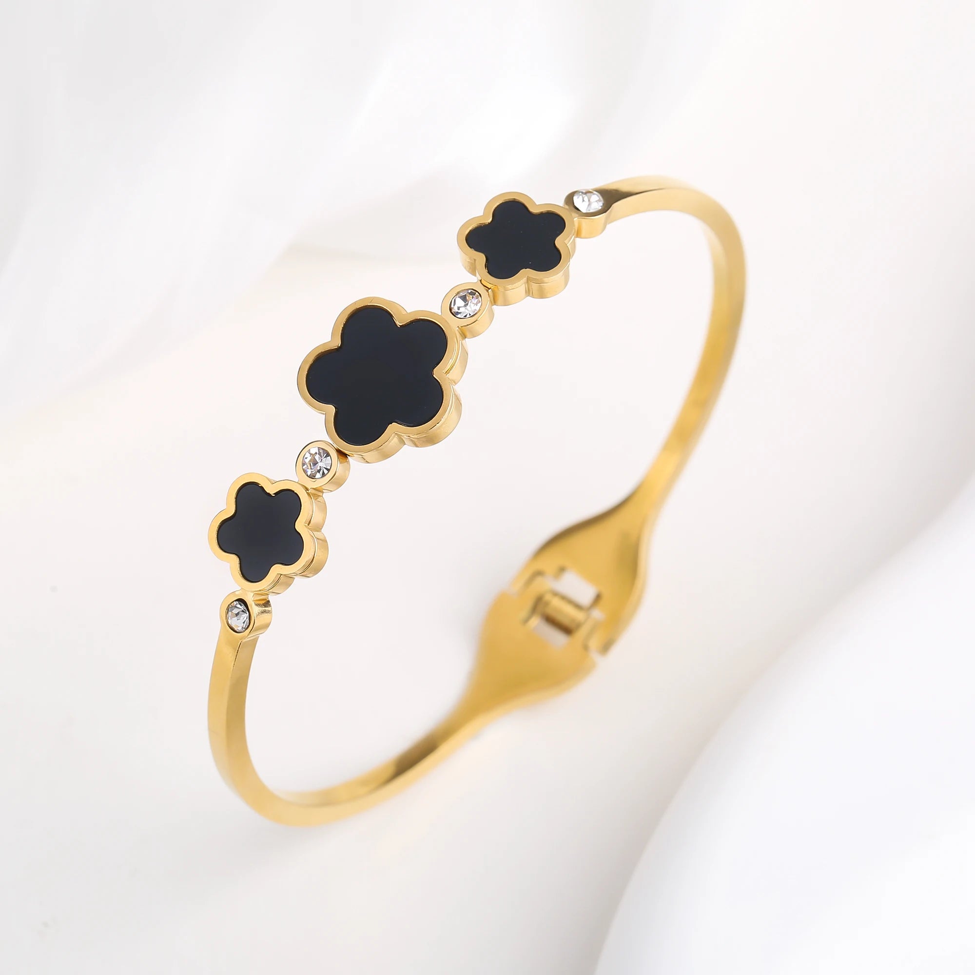 Chunky Five-Leaf Flower Open Bangle – 18K Gold Stainless Steel