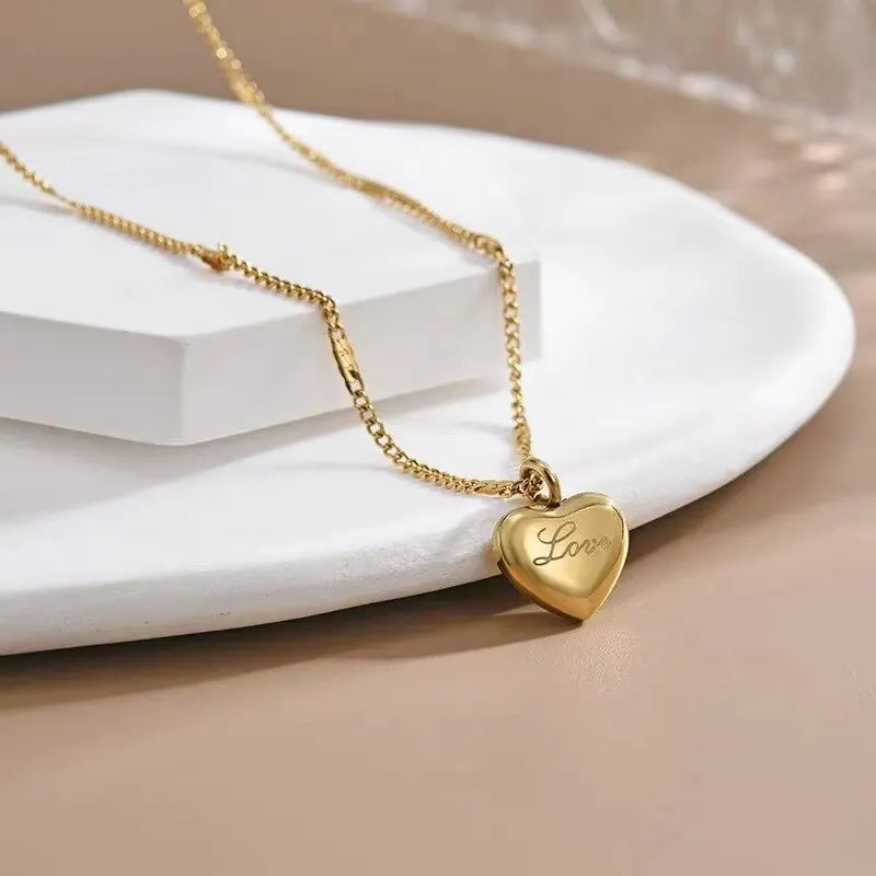 Coeur Pêche – Gold Love Pendant Necklace