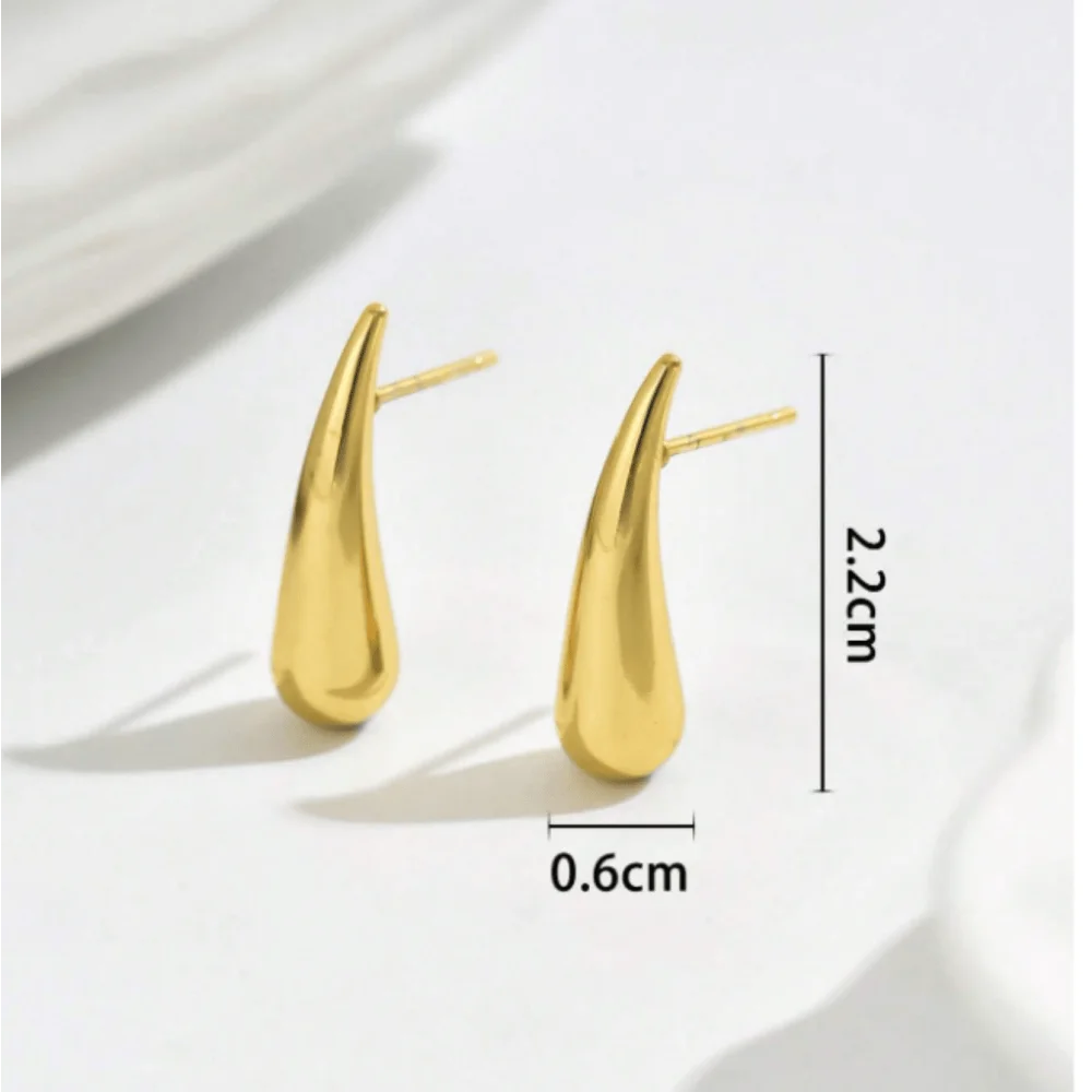Goutte Piquante – Minimalist Chili Drop Earrings