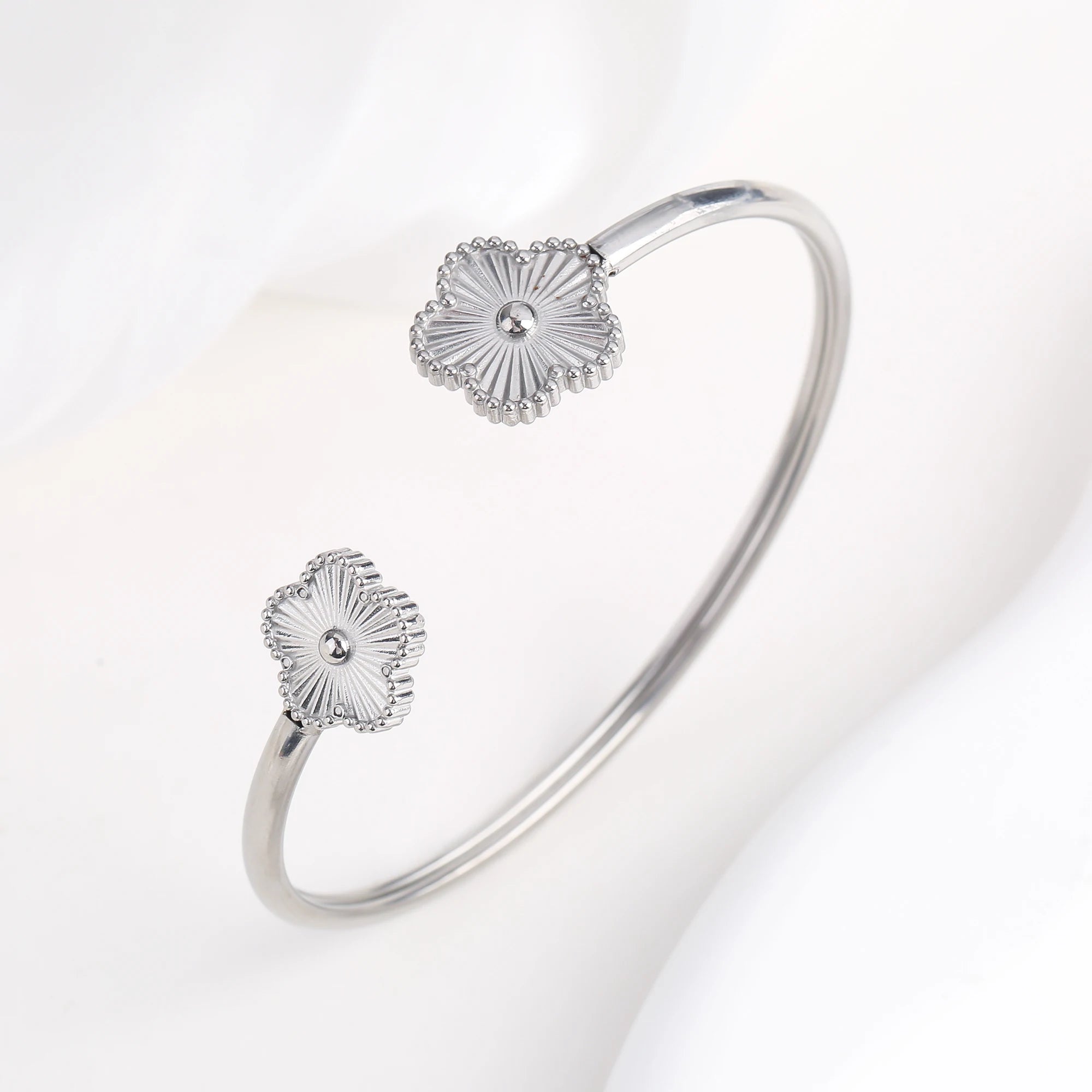 Adjustable Five-Leaf Flower Open Bangle – Gold-Plated Stainless Steel