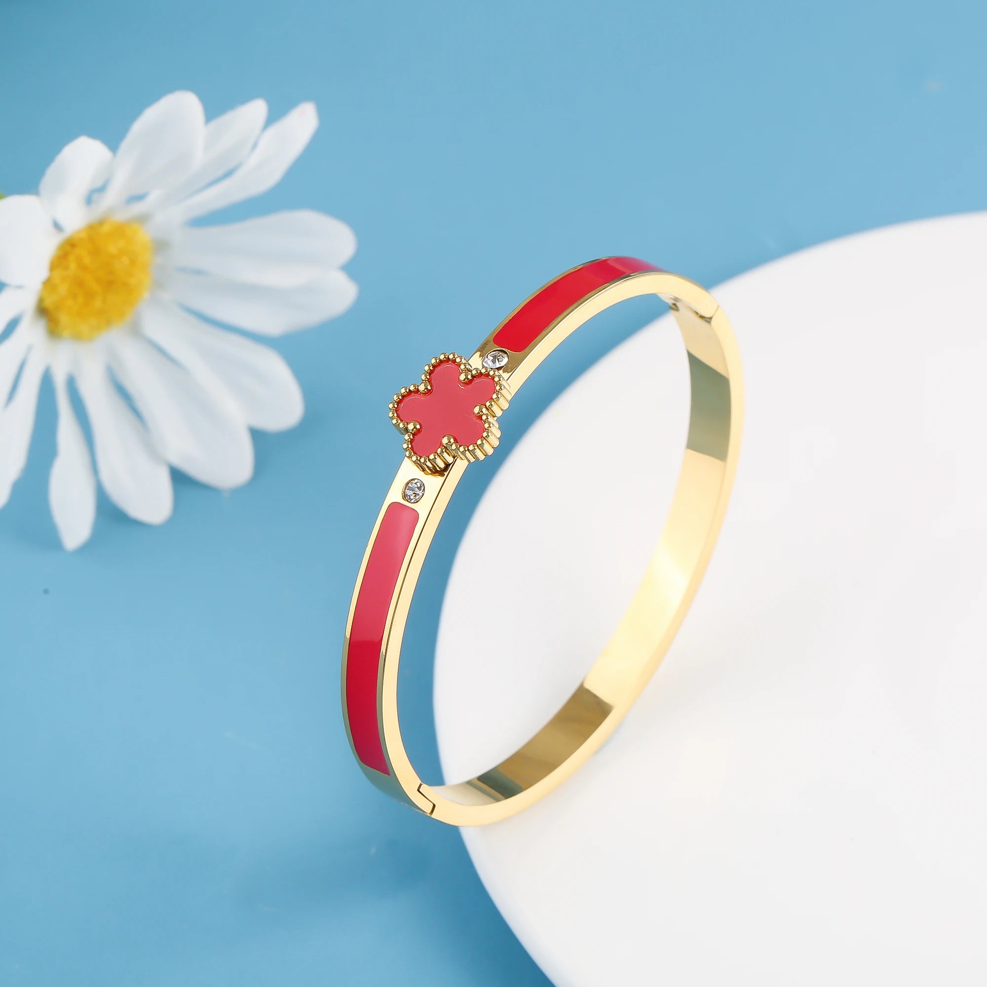 Chunky Five-Leaf Flower Open Bangle – 18K Gold Stainless Steel