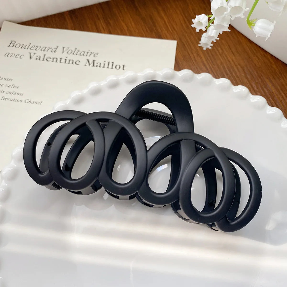 Frosted Hollow Hair Claw – Elegant Bow Barrette, Korean Style