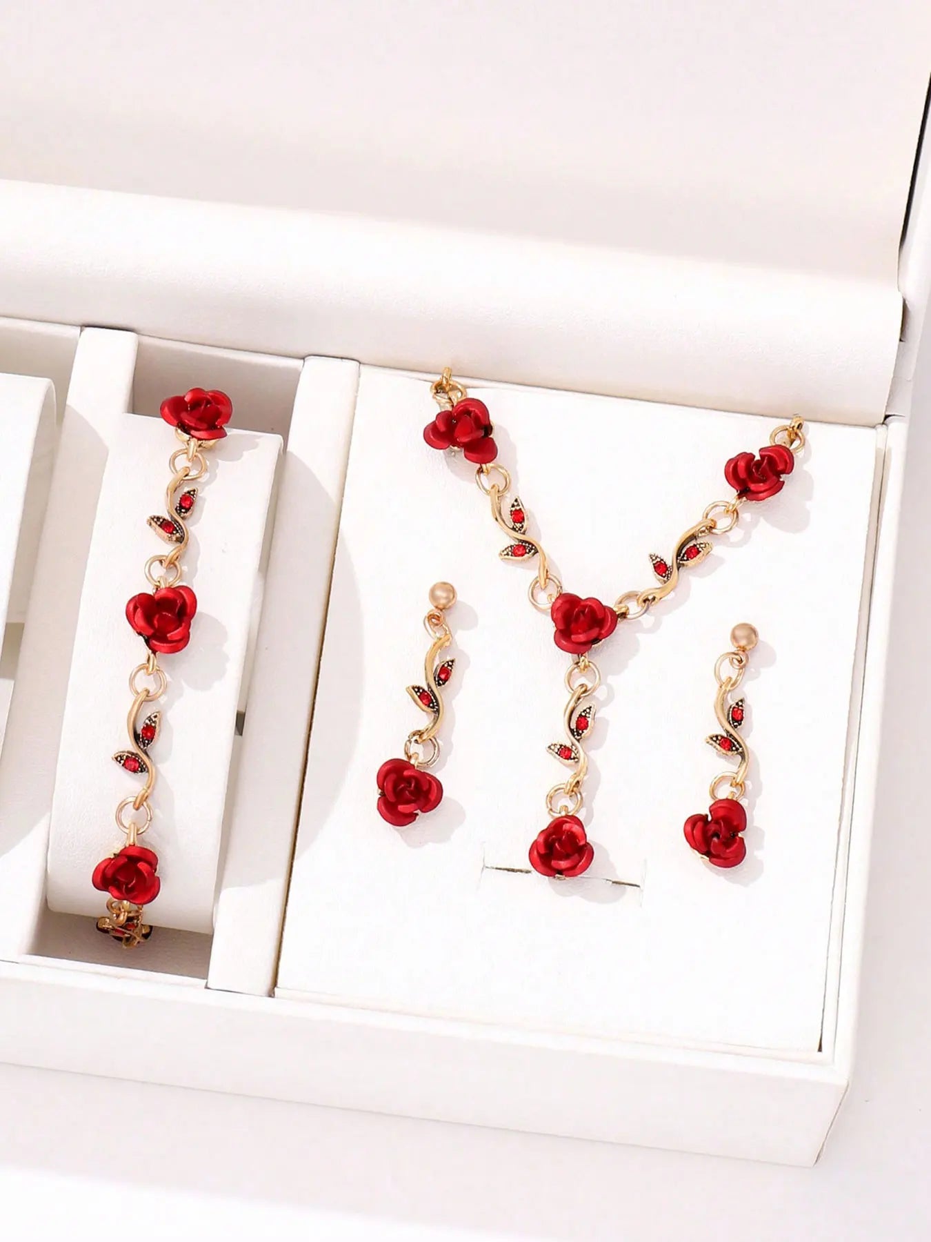 Élégance Quotidienne – 4-Piece Jewelry Set