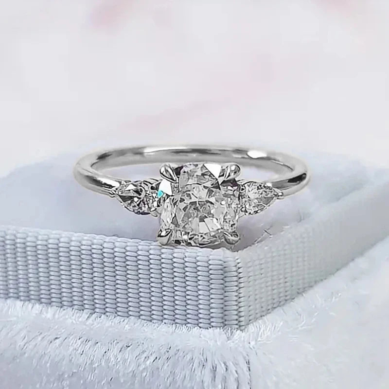Lumière Ring – Cushion Cut Zircon Elegance