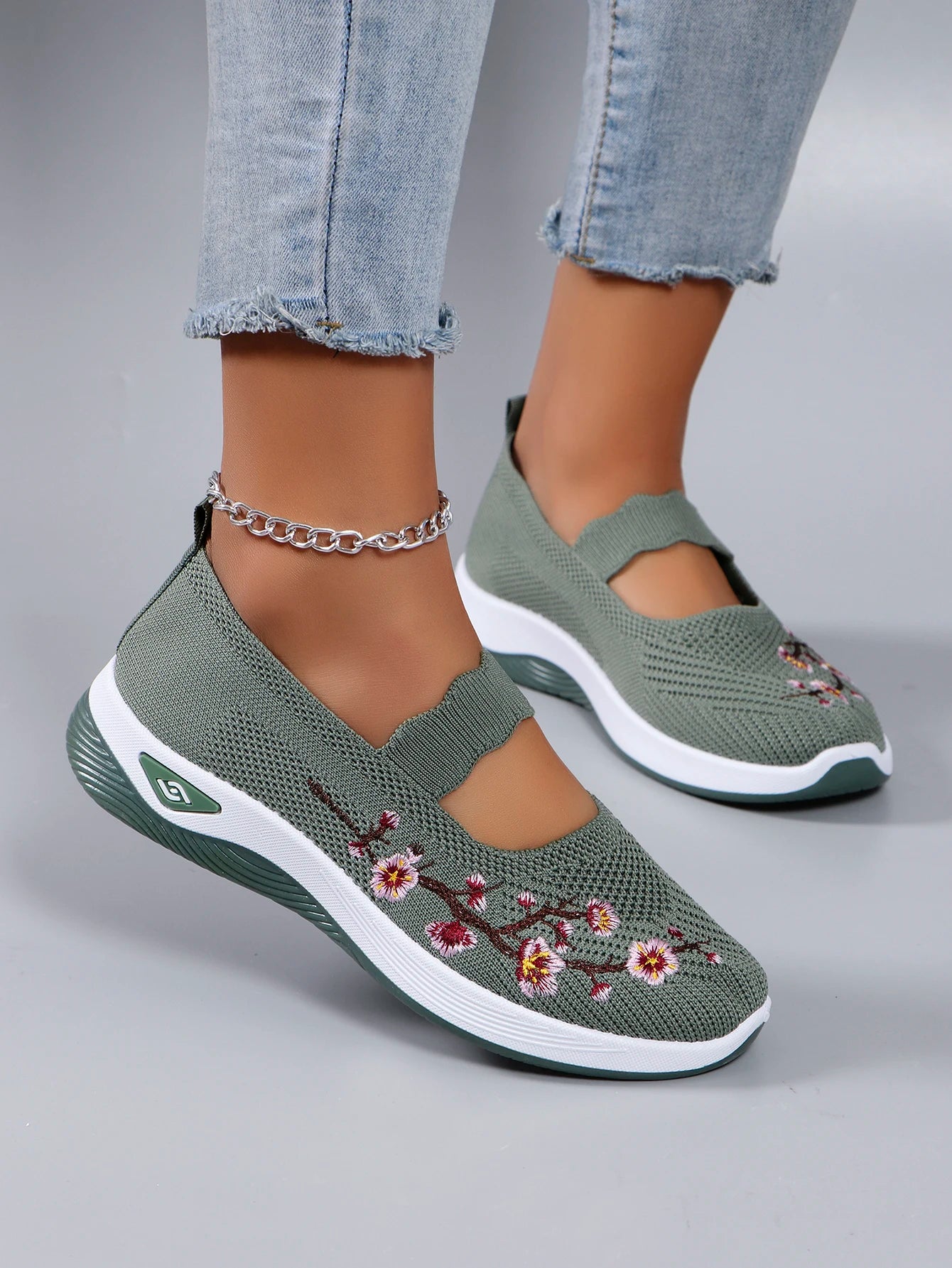 Women’s Summer Breathable Mesh Flat Sneakers – Casual Sports Shoes