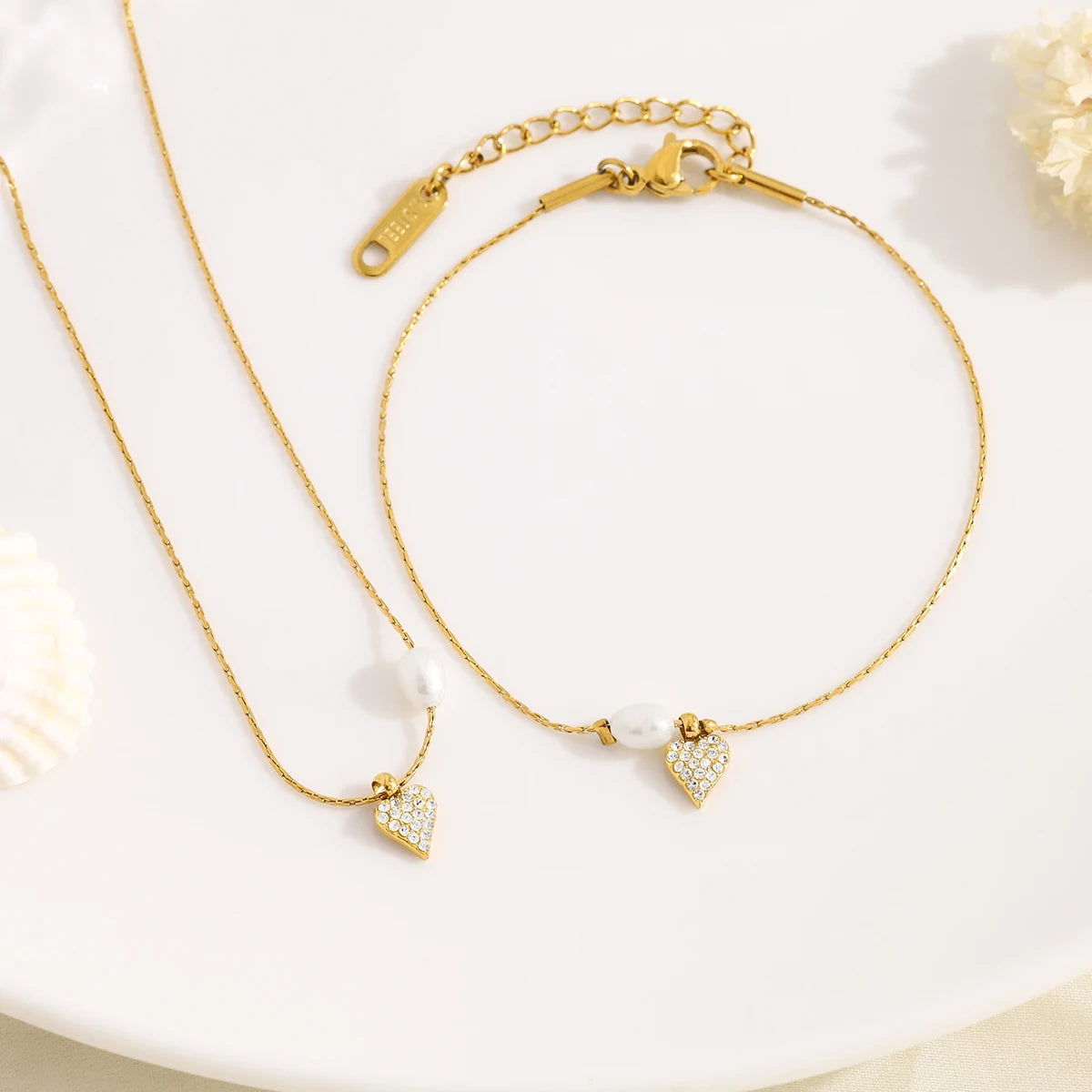 Cœur d’Or – Elegant Crystal Heart Necklace & Bracelet Set