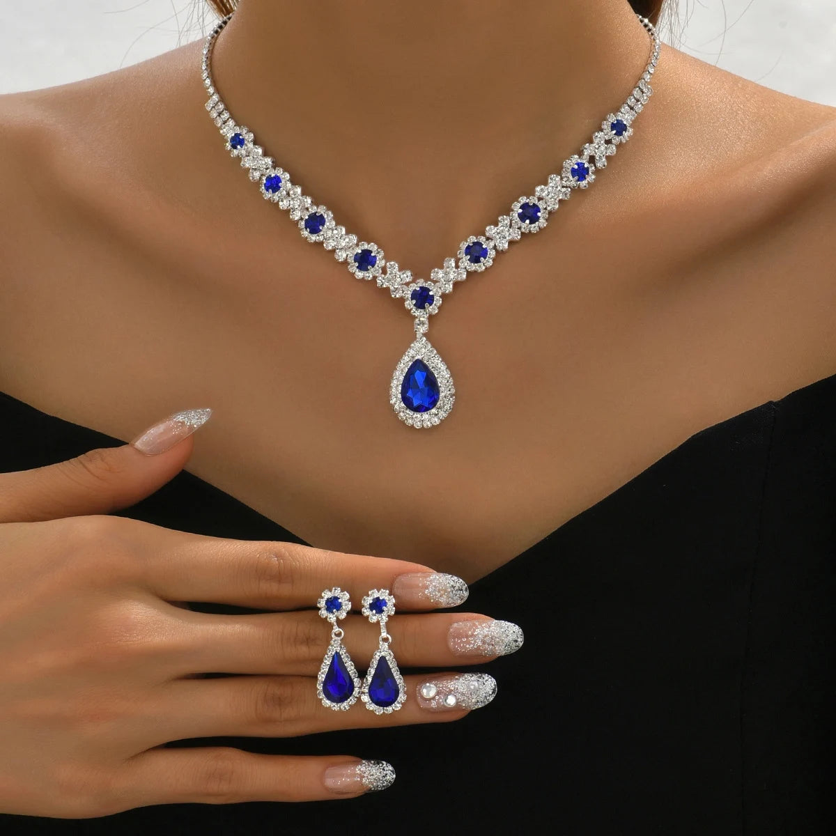 Goutte de Cristal – 3-Piece Necklace & Earrings Set