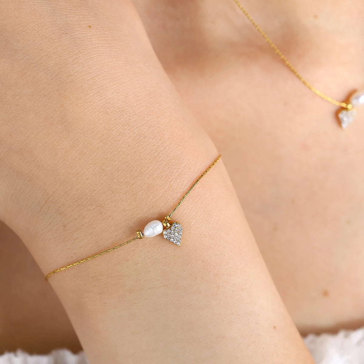 Cœur d’Or – Elegant Crystal Heart Necklace & Bracelet Set