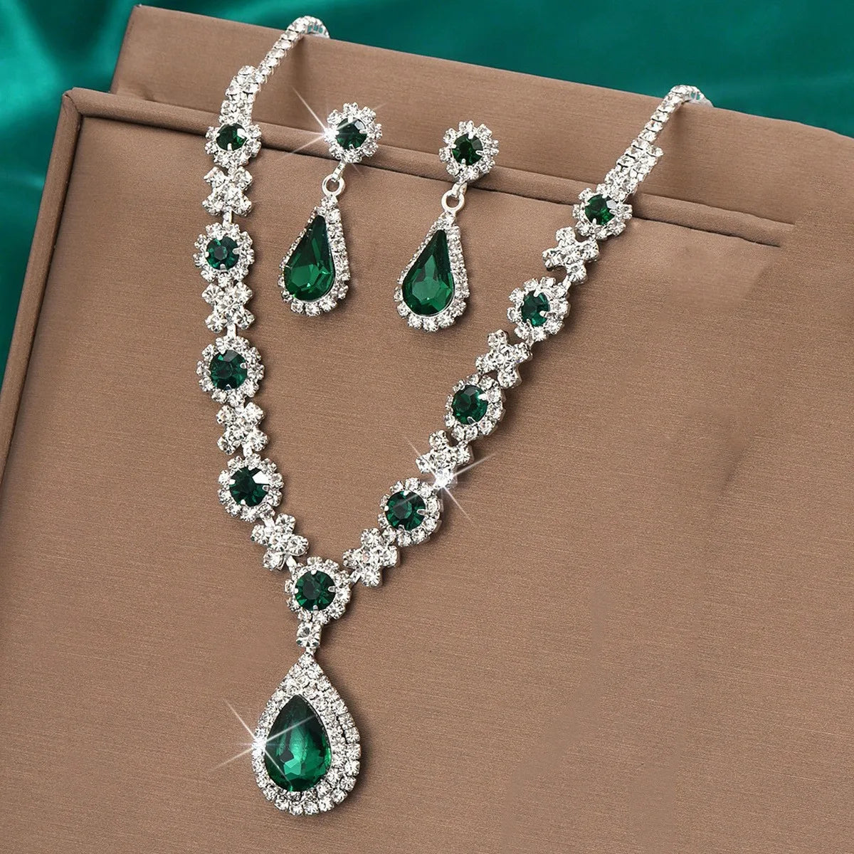Goutte de Cristal – 3-Piece Necklace & Earrings Set