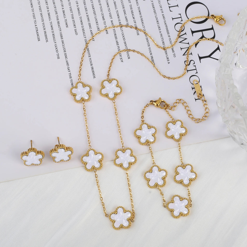 Fleur de Grace – 18K Gold Plated Clover Jewelry Set