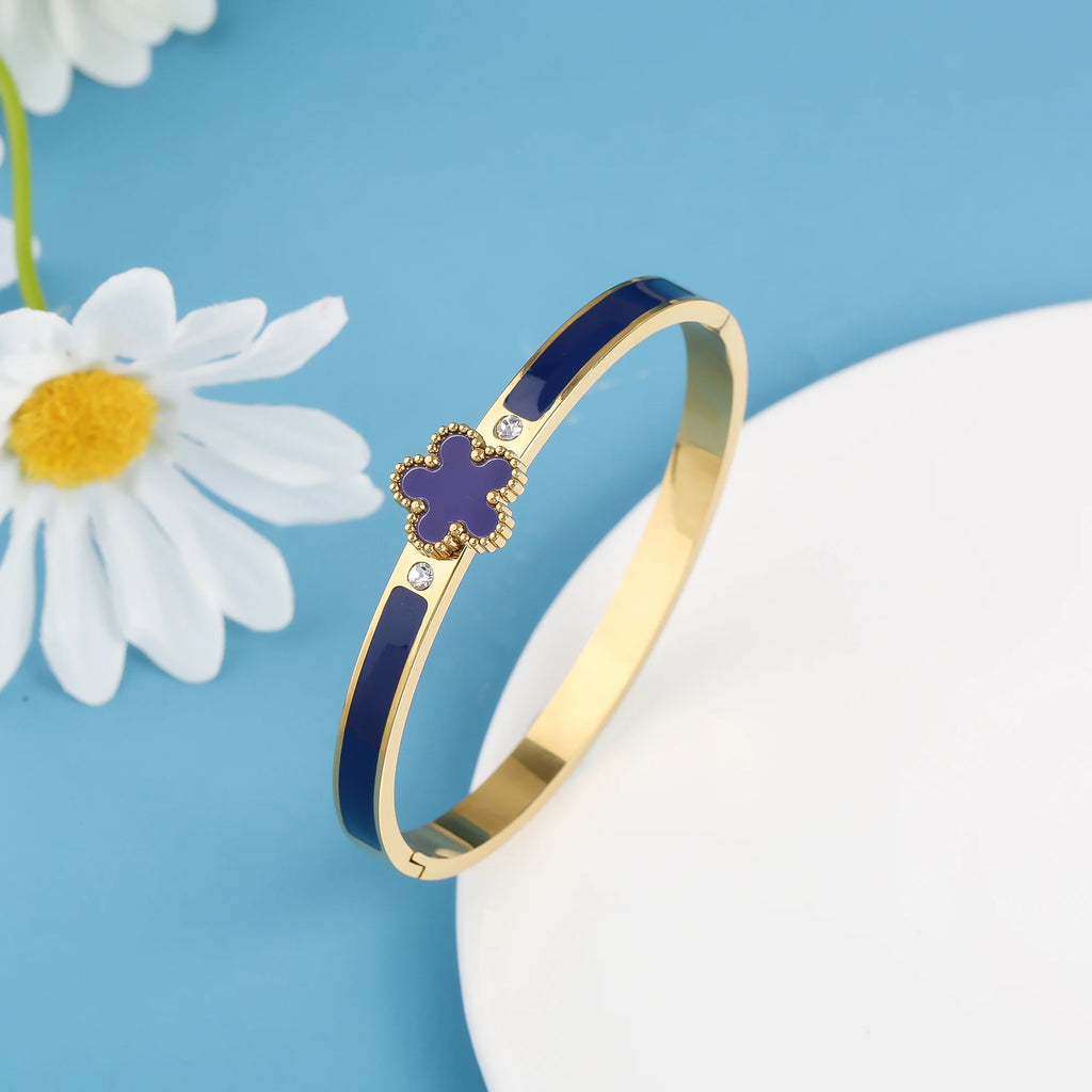 Chunky Five-Leaf Flower Open Bangle – 18K Gold Stainless Steel